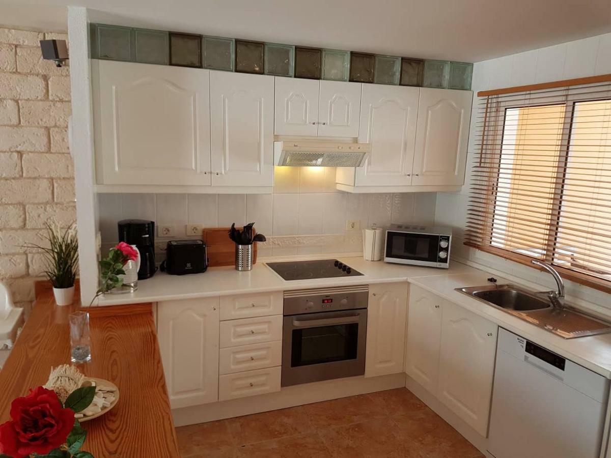 Villa Roque del Conde 3 with fantastic sea view, terrace, pool, Wifi, SAT-TV, garage Costa Adeje  Exterior foto